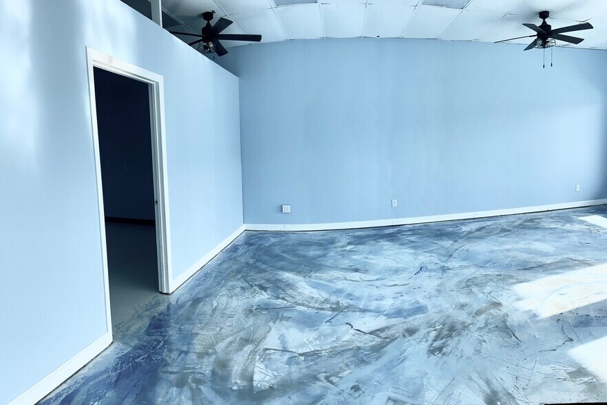 1562 Akron Peninsula Rd, Akron, OH à louer - Photo du bâtiment - Image 3 de 6