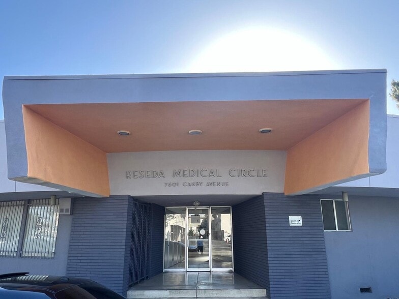 18437 Saticoy St, Reseda, CA for lease - Building Photo - Image 2 of 9