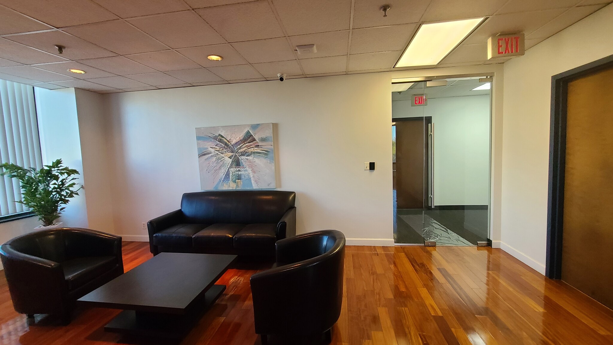 1 Harmon Meadow Blvd, Secaucus, NJ à louer Hall d’entrée- Image 1 de 8