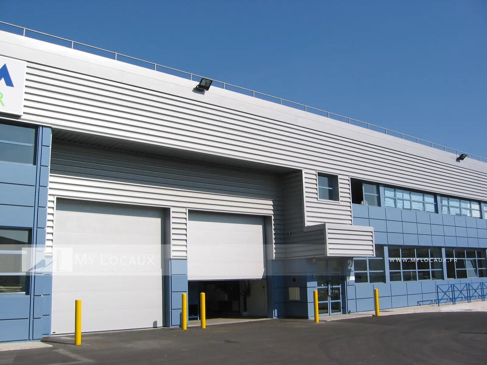 Flex dans La Courneuve à louer Photo du bâtiment- Image 1 de 6
