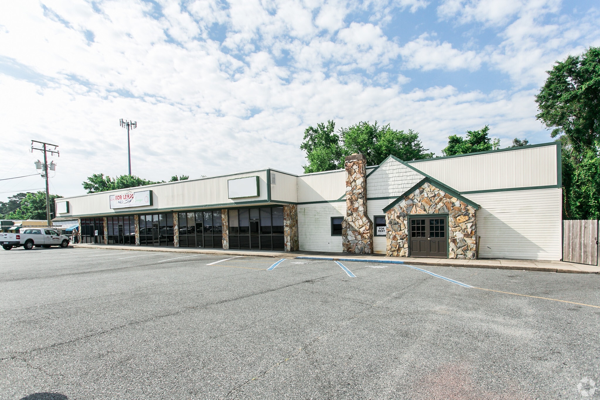 City Line Plaza portfolio of 3 properties for sale on LoopNet.ca Building Photo- Image 1 of 5