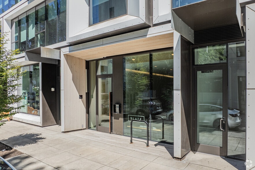 329 NE Couch St, Portland, OR for lease - Building Photo - Image 3 of 30