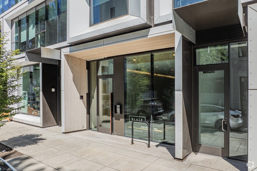 329 NE Couch St, Portland, OR à louer - Photo du bâtiment - Image 3 de 30