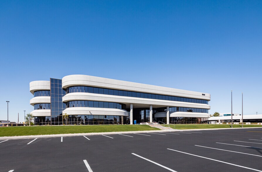 8900 N 22nd Ave, Phoenix, AZ à louer - Photo du bâtiment - Image 2 de 15