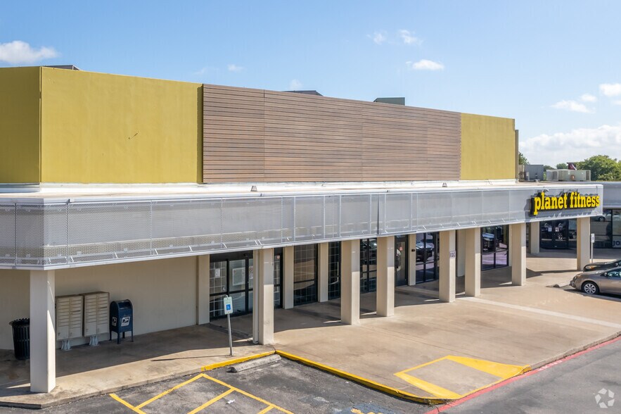 2700 Pecan St W, Pflugerville, TX à louer - Photo du bâtiment - Image 2 de 5