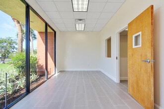 7151 University Blvd, Winter Park, FL à louer Photo intérieure- Image 2 de 17
