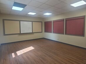 426 Lexington Rd, Versailles, KY for lease Interior Photo- Image 2 of 3