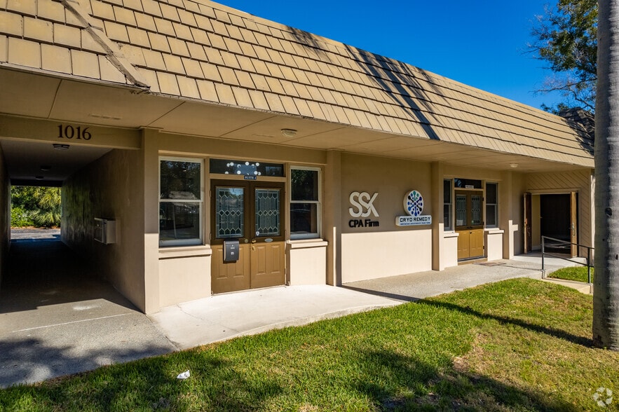 1016 Ponce de Leon Blvd, Belleair, FL à louer - Photo du bâtiment - Image 2 de 9