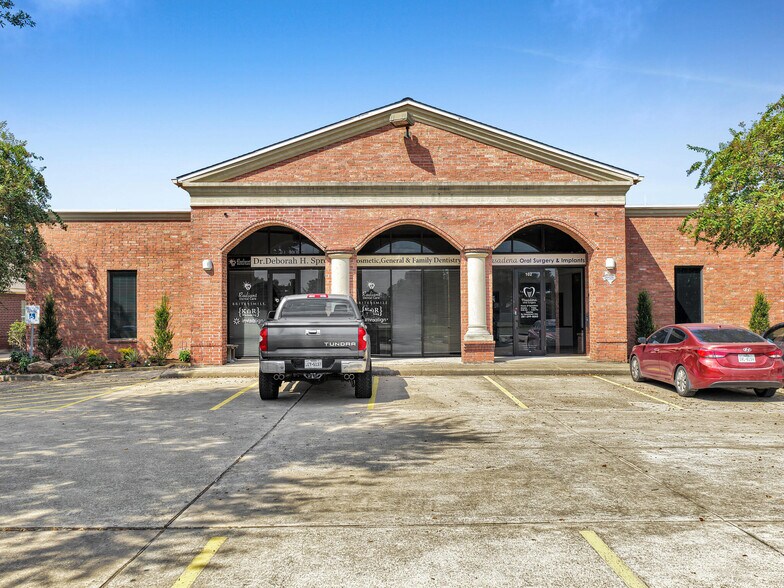 6429 Fairmont Pky, Pasadena, TX à vendre - Photo du bâtiment - Image 1 de 130