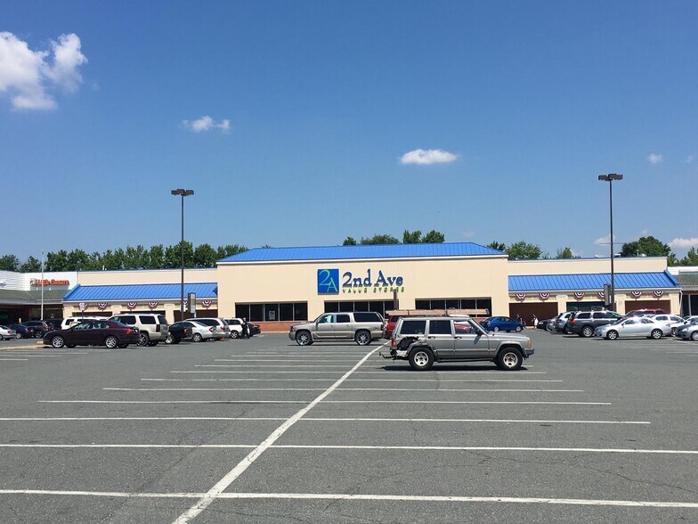8700 Richmond Hwy, Alexandria, VA à louer - Photo du bâtiment - Image 2 de 4