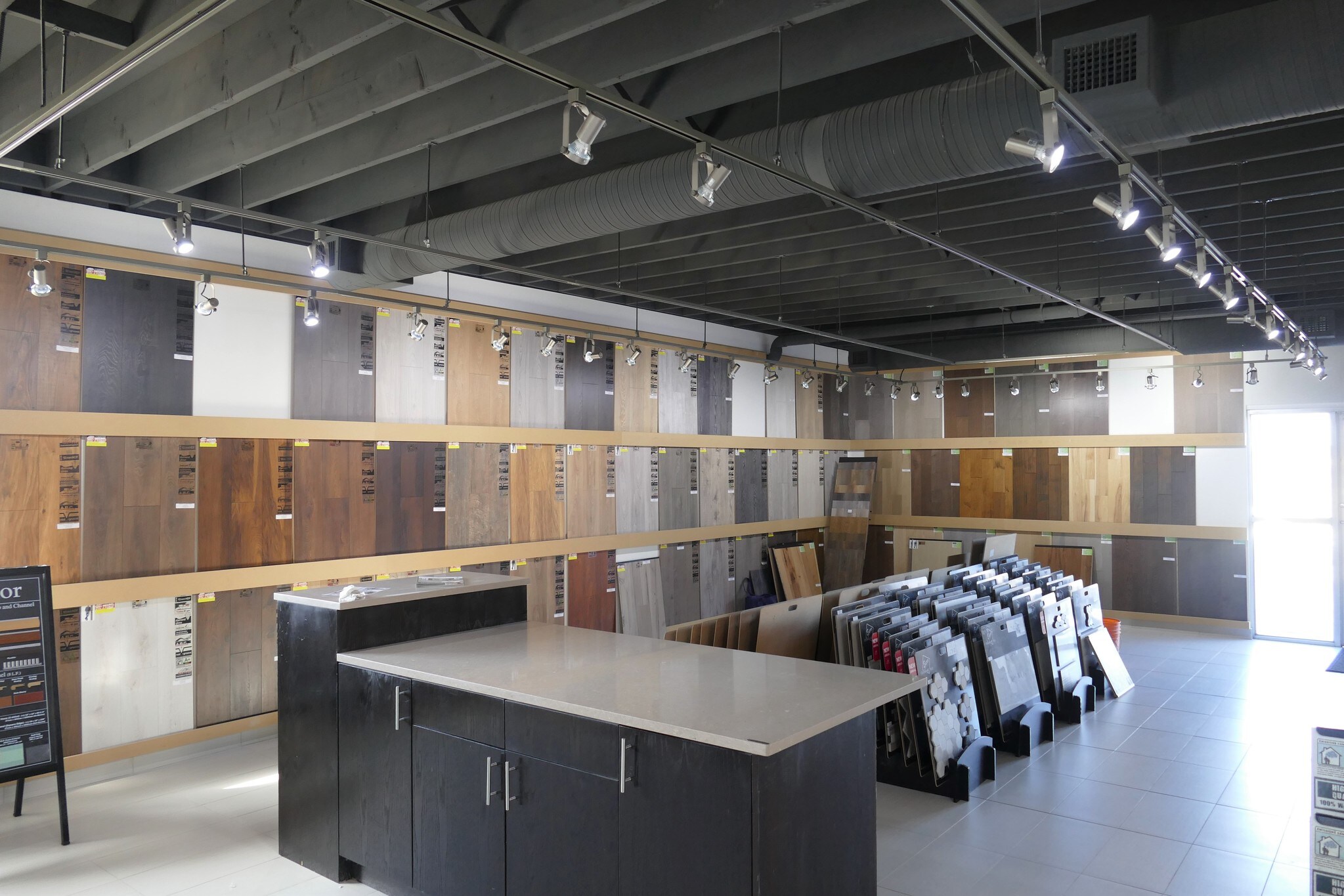 1310 Meridian Rd NE, Calgary, AB à vendre Photo du bâtiment- Image 1 de 1