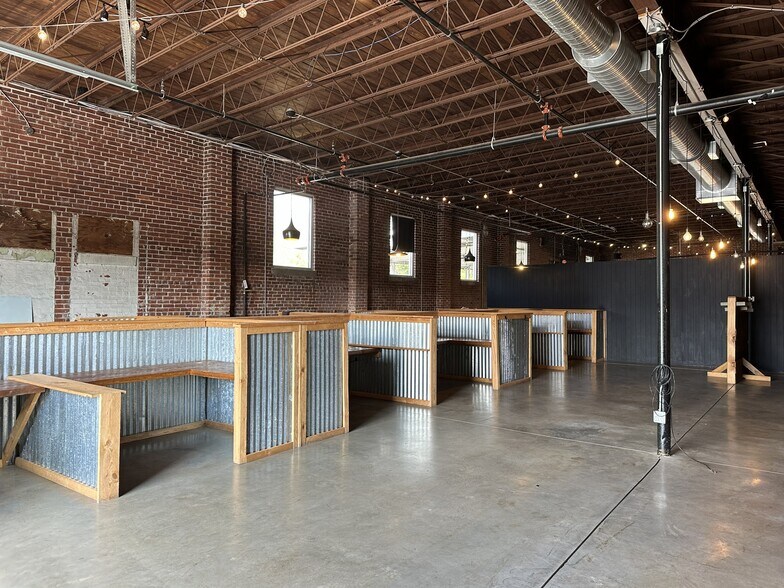 25 Delano Dr, Greenville, SC à louer - Photo du bâtiment - Image 3 de 10