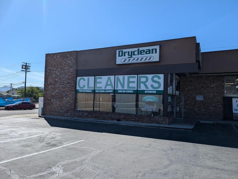 2411 N San Fernando Blvd, Burbank, CA for lease - Building Photo - Image 2 of 11