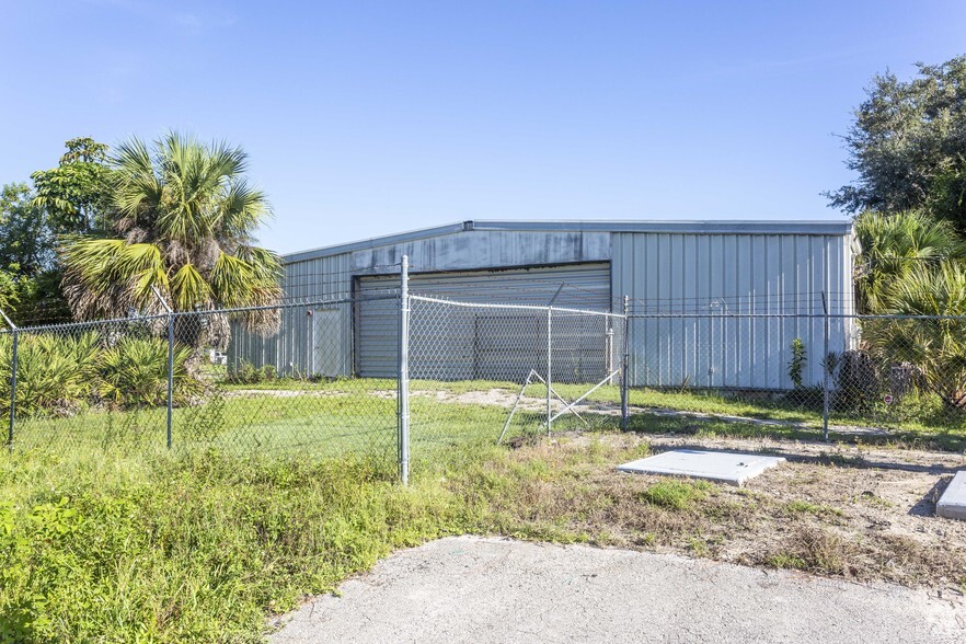 3627 Domestic Ave, Naples, FL for sale - Primary Photo - Image 1 of 1