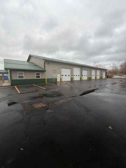 6360 Dean Pky, Ontario, NY à vendre - Photo du bâtiment - Image 1 de 36