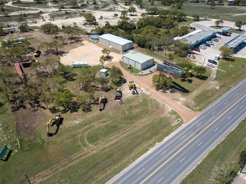 7748 E US Highway 290 portfolio of 2 properties for sale on LoopNet.ca - Building Photo - Image 2 of 28