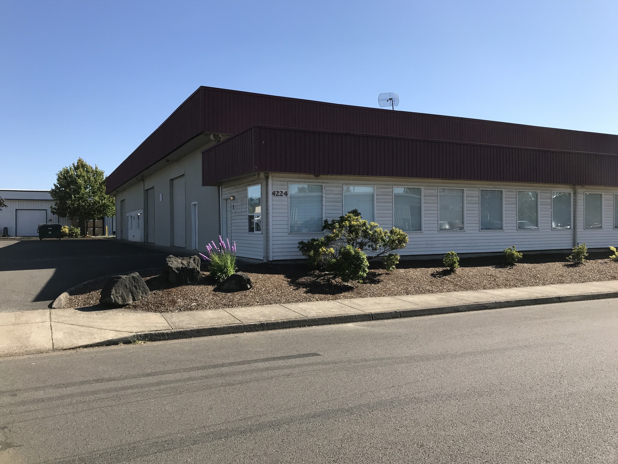 4224 W 7th Ave, Eugene, OR for lease Primary Photo- Image 1 of 7