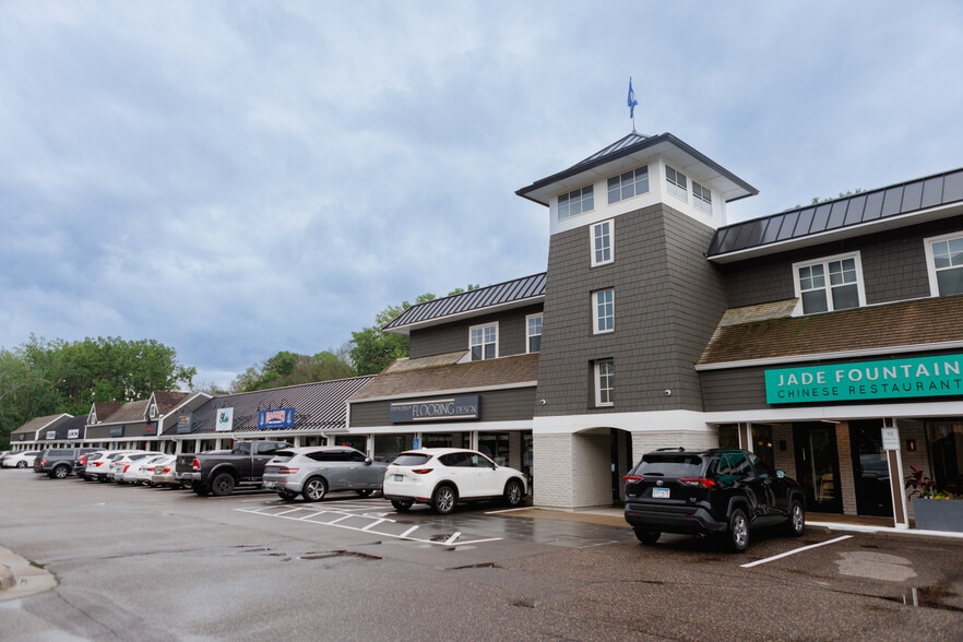 812-864 E Lake St, Wayzata, MN for lease - Building Photo - Image 3 of 4