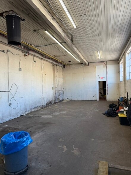 73-75 Burlews Ct, Hackensack, NJ for lease - Interior Photo - Image 3 of 13