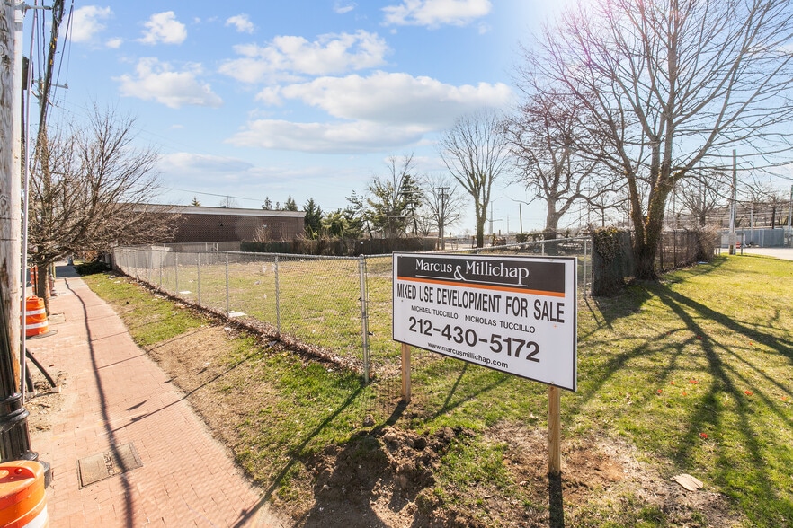 1291 New York Ave, Huntington Station, NY for sale - Building Photo - Image 3 of 4