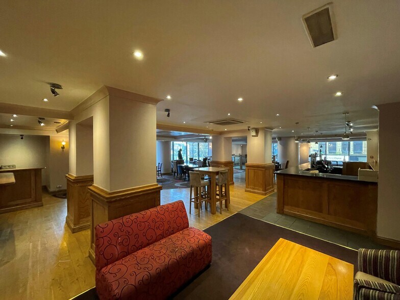 Commerce de détail dans Bradford à vendre - Photo intérieure - Image 3 de 8