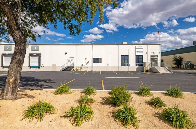 Plus de détails pour 905-1485 Southern Way, Sparks, NV - Industriel à louer