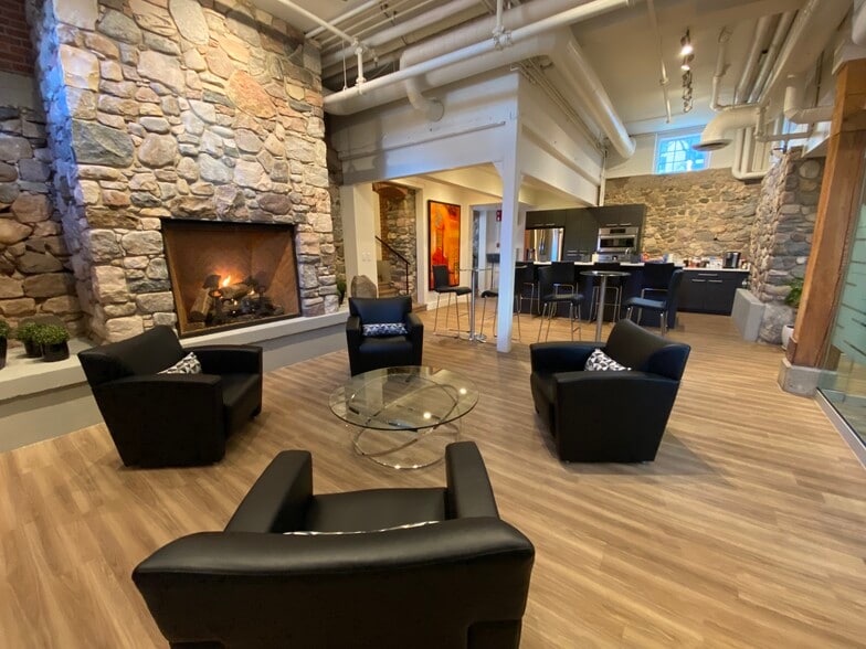 10171 Saskatchewan Dr, Edmonton, AB for lease - Building Photo - Image 3 of 20