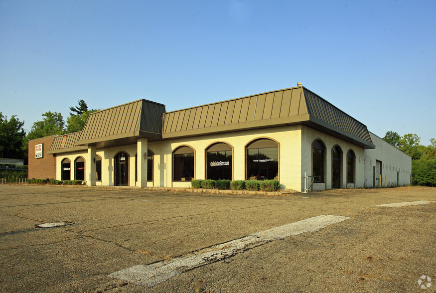 Vente au détail dans Broadview Heights, OH à vendre - Photo du bâtiment - Image 1 de 1