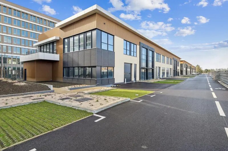 Flex in Nanterre for lease Building Photo- Image 1 of 15