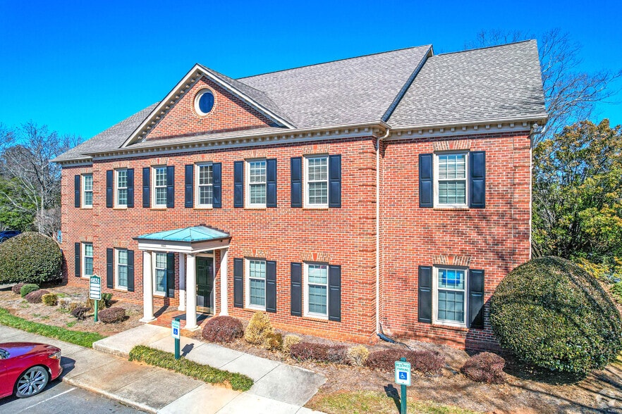 6831 Fairview Rd, Charlotte, NC for sale - Building Photo - Image 2 of 5