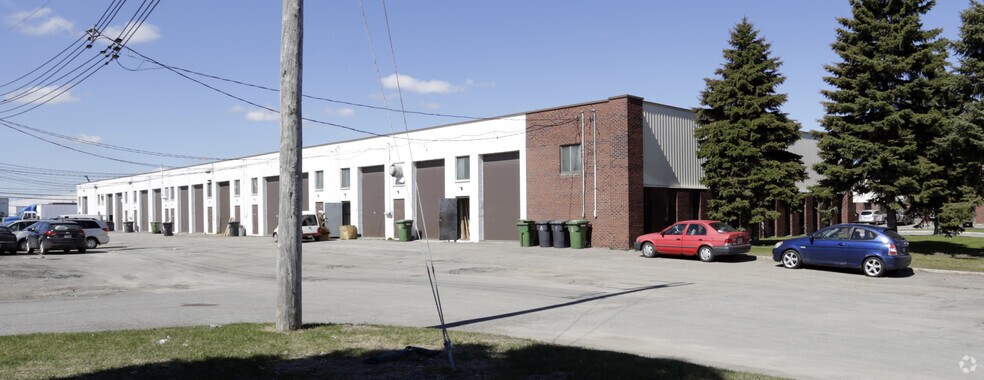 5400-5500 Rue Vanden-Abeele, Montréal, QC à louer - Photo du bâtiment - Image 2 de 3