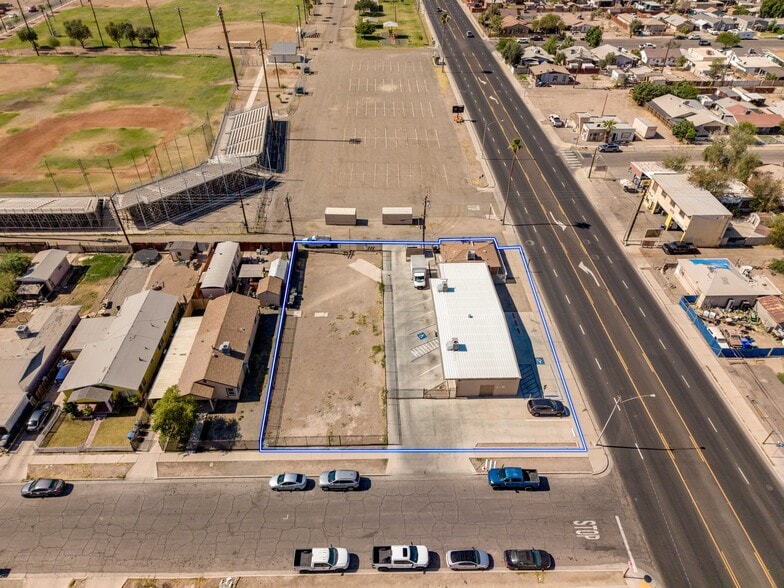 817 S 4th St, El Centro, CA à vendre - Photo du bâtiment - Image 2 de 12