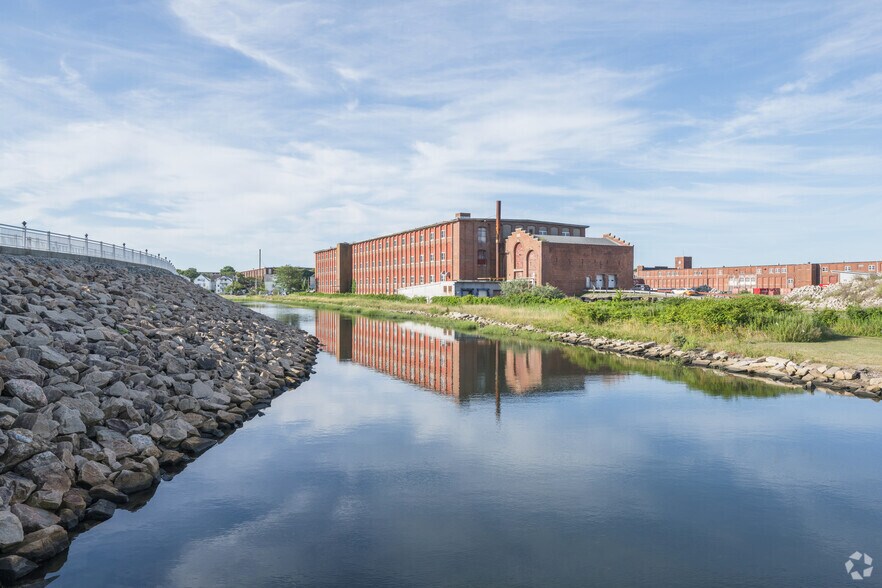 11 Cove St, New Bedford, MA à vendre - Photo du bâtiment - Image 2 de 10