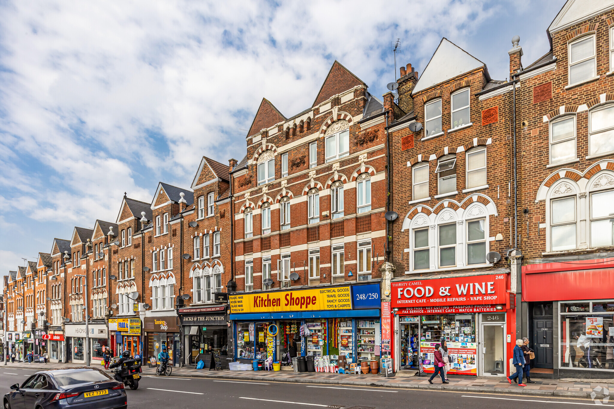 248-250 Lavender Hl, London for lease Primary Photo- Image 1 of 5