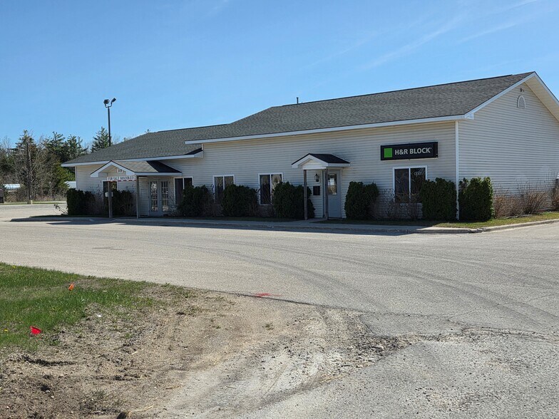 209 S Bradley Hwy, Rogers City, MI à vendre - Photo du bâtiment - Image 1 de 14