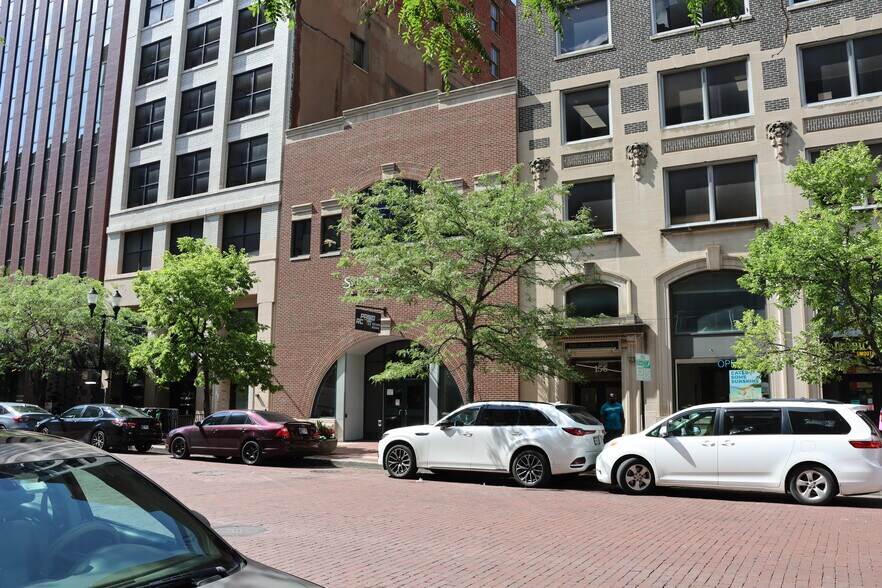 150 E Market St, Indianapolis, IN à louer - Photo du bâtiment - Image 3 de 17