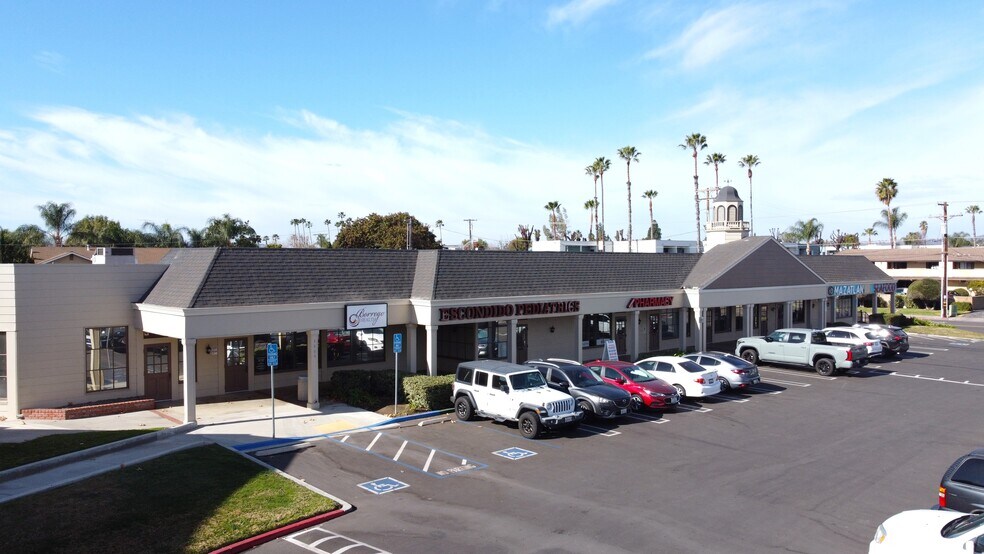 1111-1161 E Washington Ave, Escondido, CA à louer - Photo du bâtiment - Image 3 de 7