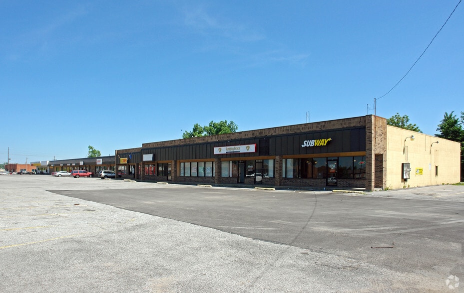 704-738 W 23rd St, Tulsa, OK for lease - Primary Photo - Image 1 of 3