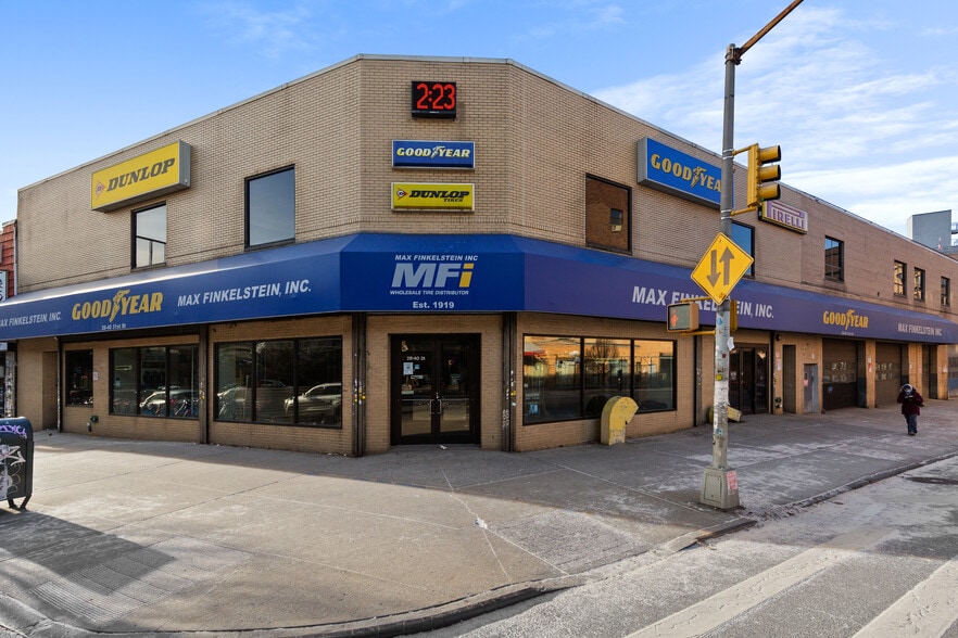 30-02 Newtown Ave, Astoria, NY for lease - Building Photo - Image 2 of 3