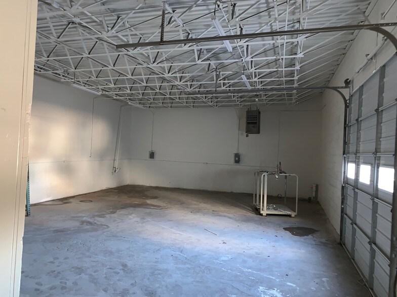 201 Eagle Dr, Denton, TX à vendre - Photo du bâtiment - Image 2 de 9