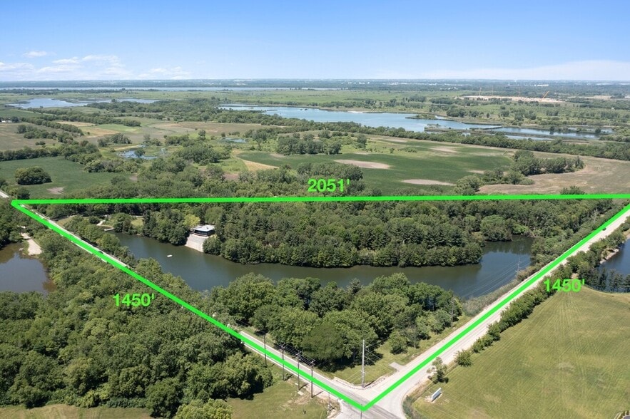 7750 Pine Bluff Rd, Morris, IL for sale - Primary Photo - Image 1 of 16