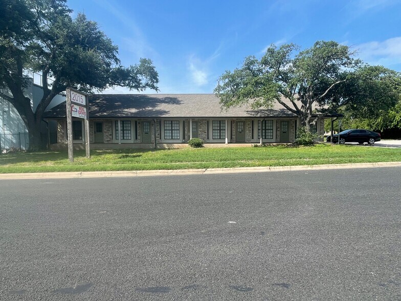 2015 Monarch Dr, Austin, TX à vendre - Photo du bâtiment - Image 2 de 5