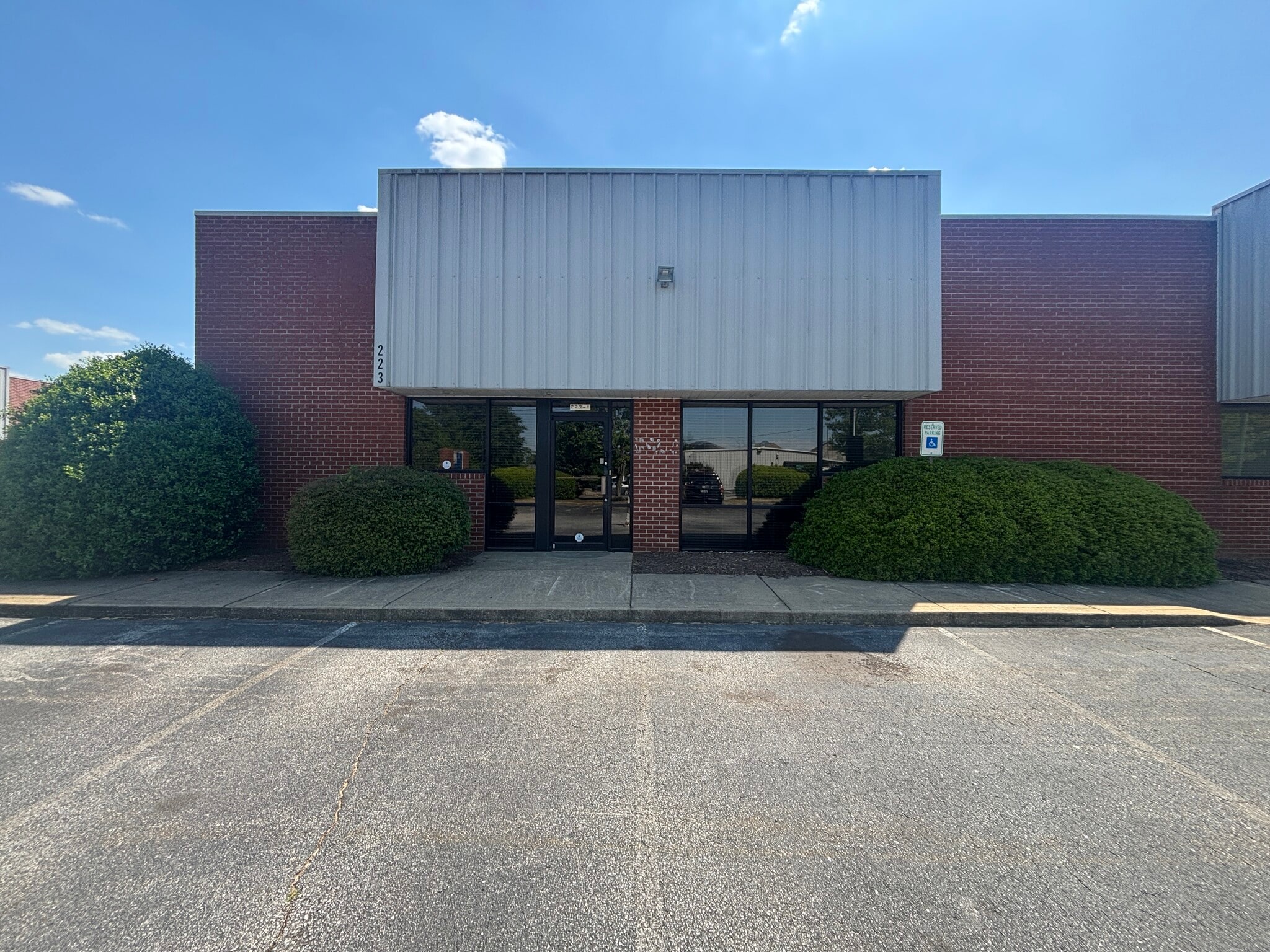 223 Cooper Ln, Easley, SC for lease Interior Photo- Image 1 of 6