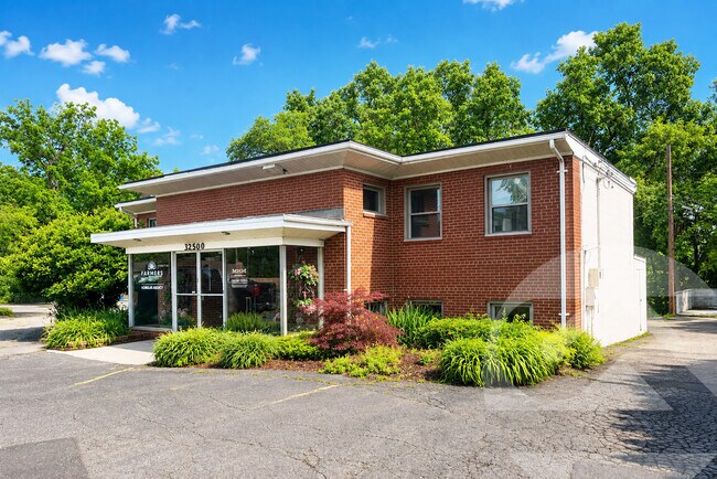 Plus de détails pour 32500 Grand River Ave, Farmington, MI - Bureau à vendre