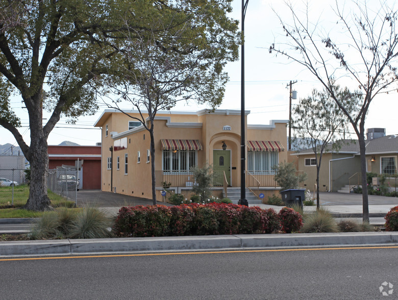 1122 W Burbank Blvd, Burbank, CA à louer - Photo du bâtiment - Image 3 de 8