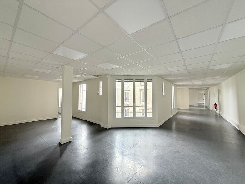17 Rue Pelleport, Paris for lease - Interior Photo - Image 2 of 9