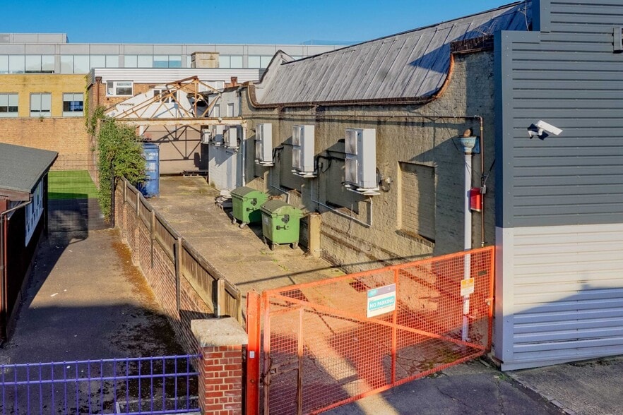 193 London Rd, Staines à vendre - Photo du bâtiment - Image 3 de 3