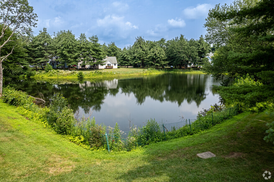 1 Forest Park Dr, Farmington, CT à louer - Photo du bâtiment - Image 3 de 5