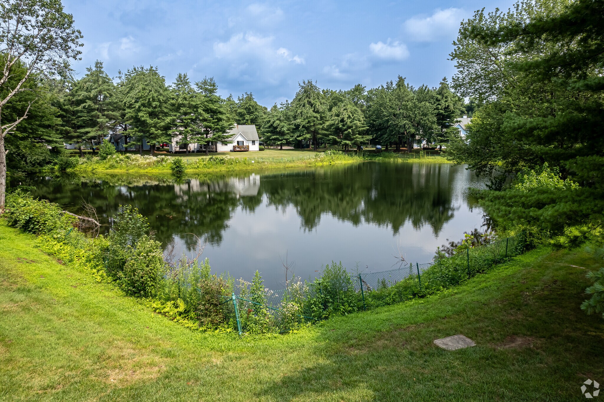 2 Forest Park Dr, Farmington, CT à louer Photo du bâtiment- Image 1 de 19