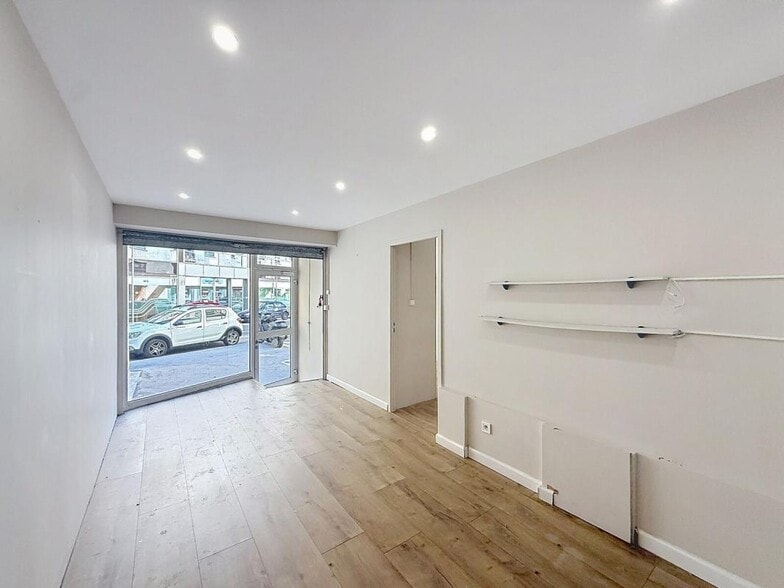 19 Rue Juliette Récamier, Lyon for sale - Interior Photo - Image 2 of 8